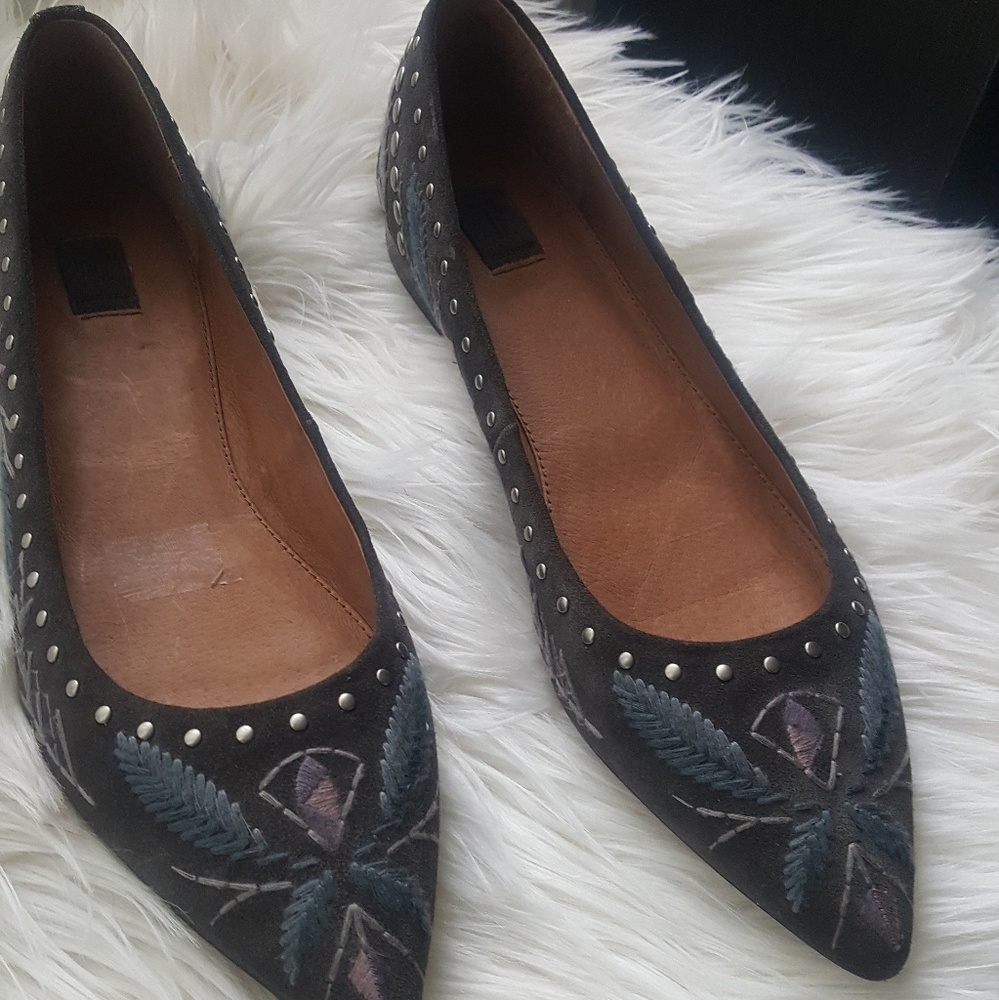 Frye NWOT suede flats